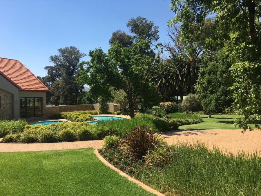 6 Bedroom Property for Sale in Remhoogte AH North West